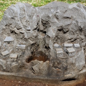 AU CREUX DES MONTAGNES